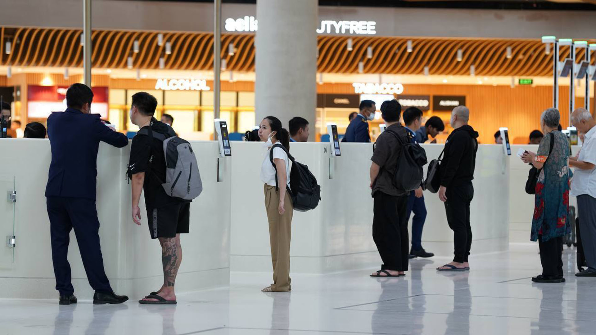 រយៈពេល១០ខែ ឆ្នាំនេះ កម្ពុជាទទួលបានអ្នកធ្វើដំណើរតាមផ្លូវអាកាសចំនួន​ជាង៥លាន៧សែននាក់ កើនឡើង១៤%